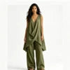 Conjunto de mujer de 2 piezas de estilo bohemio y casual, compuesto por un top de mezcla de lino con escote drapeado y bajo asimétrico, y pantalón largo de pierna ancha. Diseño holgado, cómodo y transpirable, de Sehe Fash
