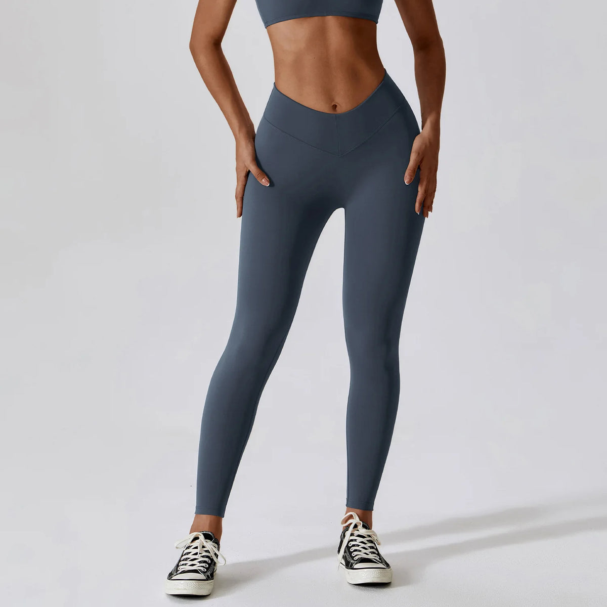 Conjunto deportivo femenino de 2 piezas – Leggings de cintura alta y top de un solo hombro

* Secado rápido
* Cintura alta con diseño en V
* Tejido elástico
* Ideal para gimnasio, fitness y entrenamiento
* Conjunto de 2