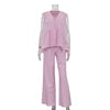 Conjunto de 2 piezas para mujer en algodón 100 %, compuesto por una blusa de cuello en V y diseño asimétrico —más corta por delante y más larga por detrás— y pantalón largo. Diseño casual, ligero y transpirable, i
