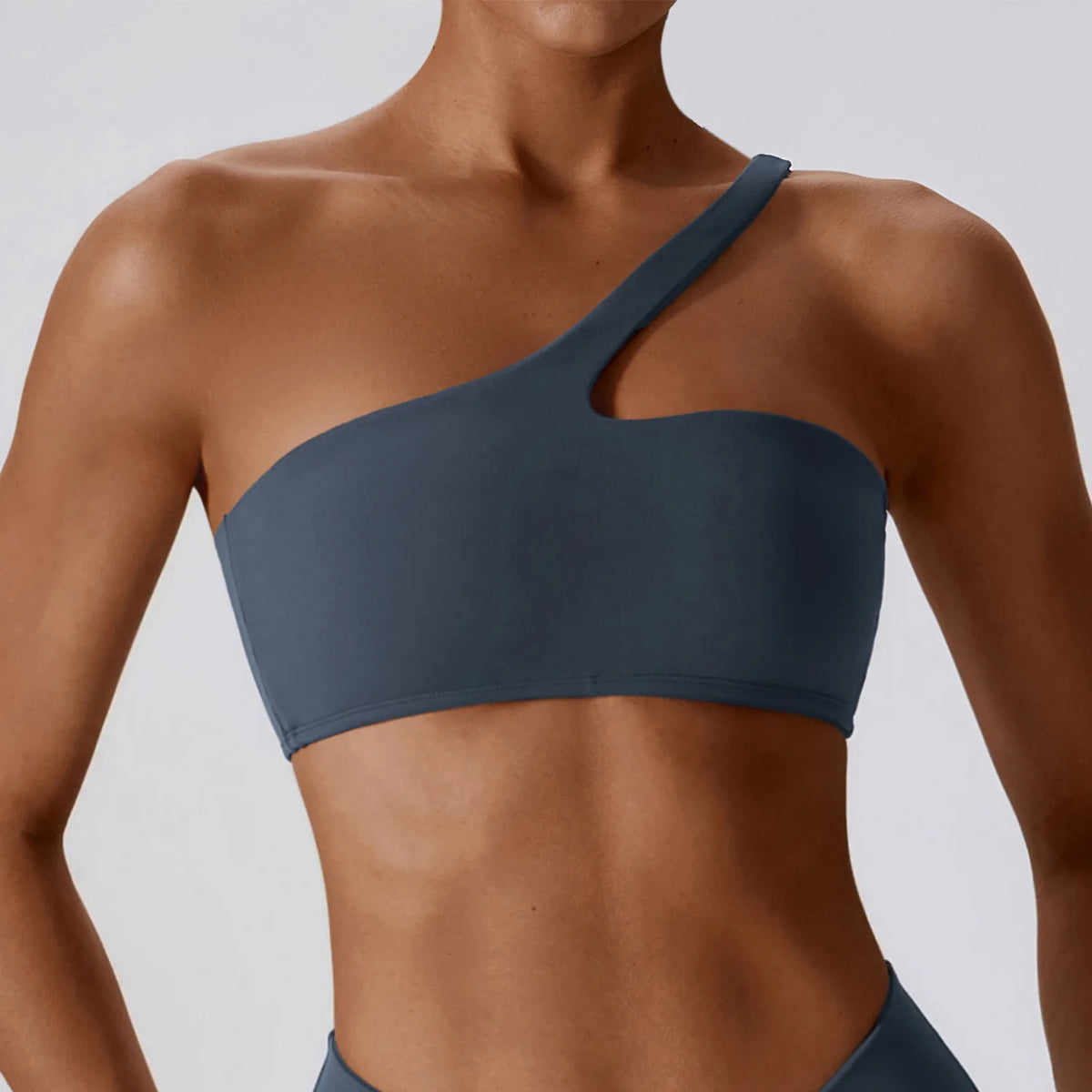 Conjunto deportivo femenino de 2 piezas – Leggings de cintura alta y top de un solo hombro

* Secado rápido
* Cintura alta con diseño en V
* Tejido elástico
* Ideal para gimnasio, fitness y entrenamiento
* Conjunto de 2