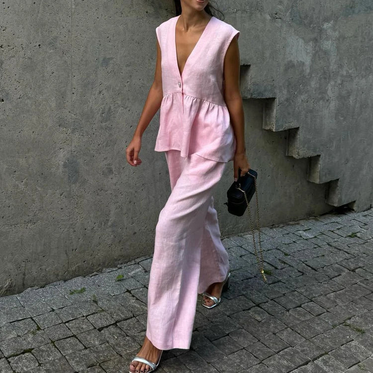 Conjunto de 2 piezas para mujer en algodón 100 %, compuesto por una blusa de cuello en V y diseño asimétrico —más corta por delante y más larga por detrás— y pantalón largo. Diseño casual, ligero y transpirable, i