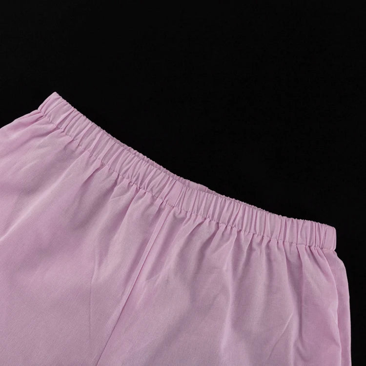 Conjunto de 2 piezas para mujer en algodón 100 %, compuesto por una blusa de cuello en V y diseño asimétrico —más corta por delante y más larga por detrás— y pantalón largo. Diseño casual, ligero y transpirable, i