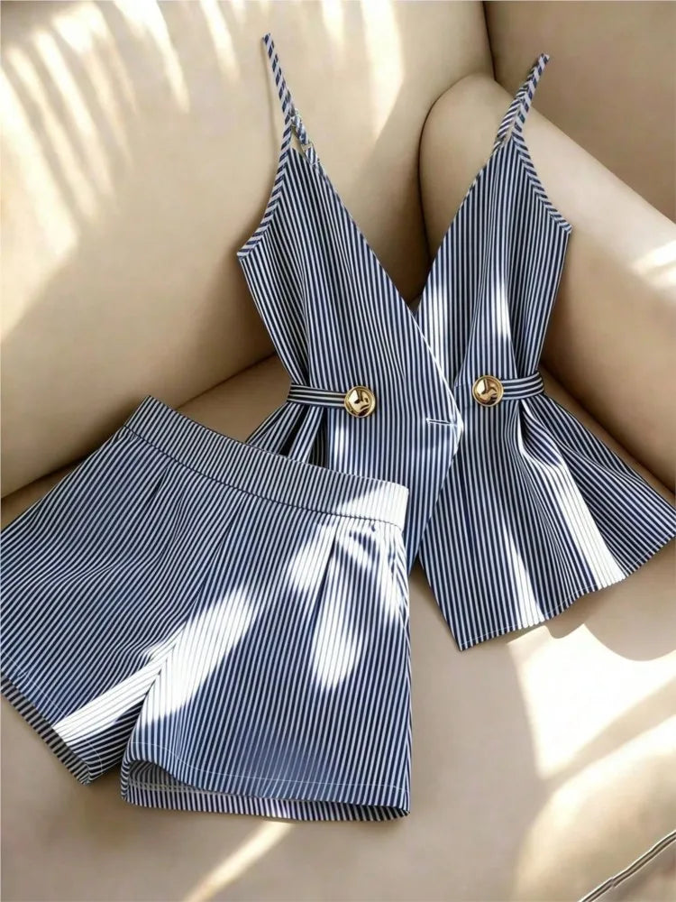 Conjunto de 2 piezas de rayas – Top con cordones y shorts plisados

Categoría: Conjuntos → Conjuntos de verano
Tipo: Conjunto de shorts
Estilo: Elegante / Casual
Temporada: Verano
Etiquetas: rayas · shorts · cintura al
