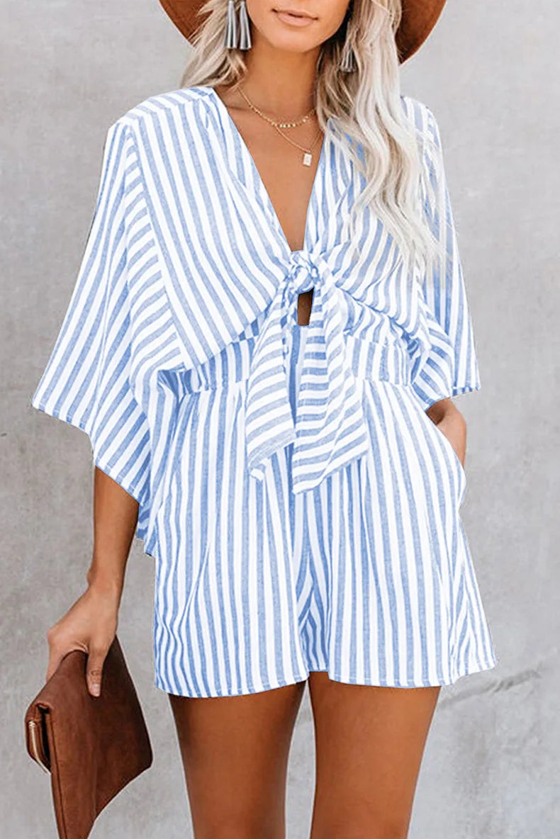 🤍 Mono de Mujer a Rayas con Escote en V

Mono holgado de verano con detalle de cordones