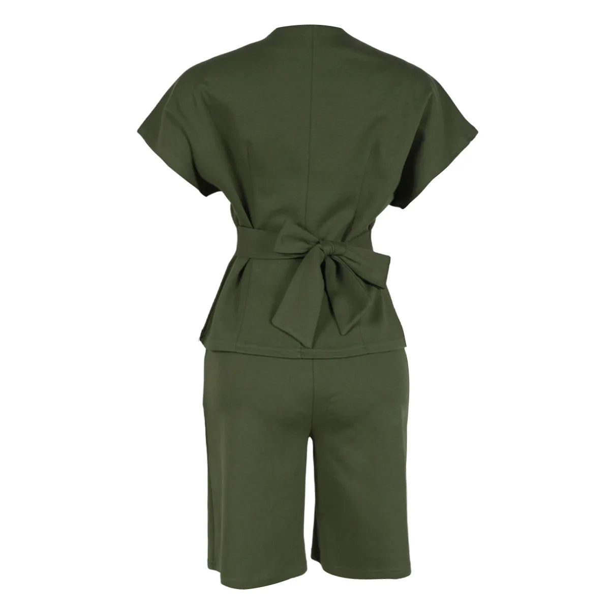 Conjunto de pantalón de 2 piezas para mujer

Conjunto a juego liso con chaqueta abotonada de manga corta, cuello en V, cintura alta y pantalón amplio hasta la rodilla. Corte holgado. Colección otoño 2026.