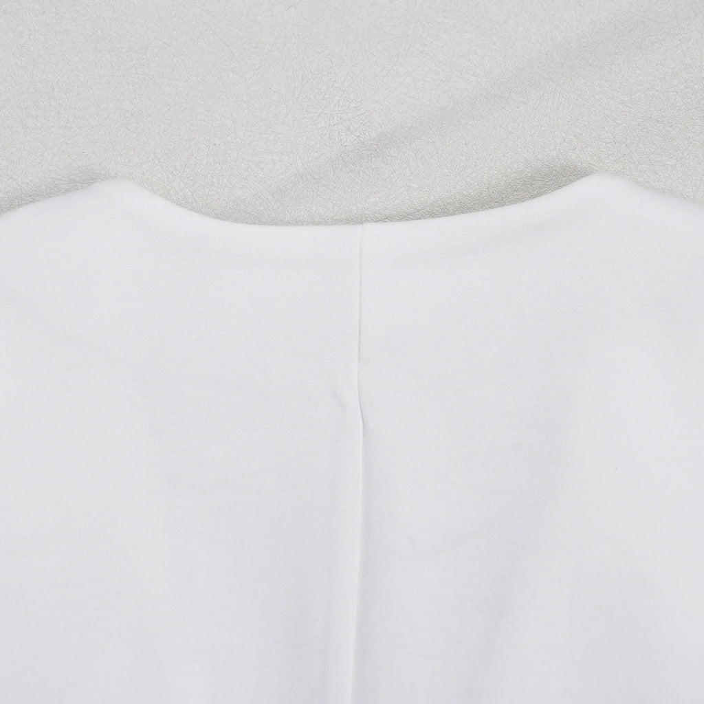 Conjunto de pantalón de 2 piezas para mujer

Conjunto a juego liso con chaqueta abotonada de manga corta, cuello en V, cintura alta y pantalón amplio hasta la rodilla. Corte holgado. Colección otoño 2026.