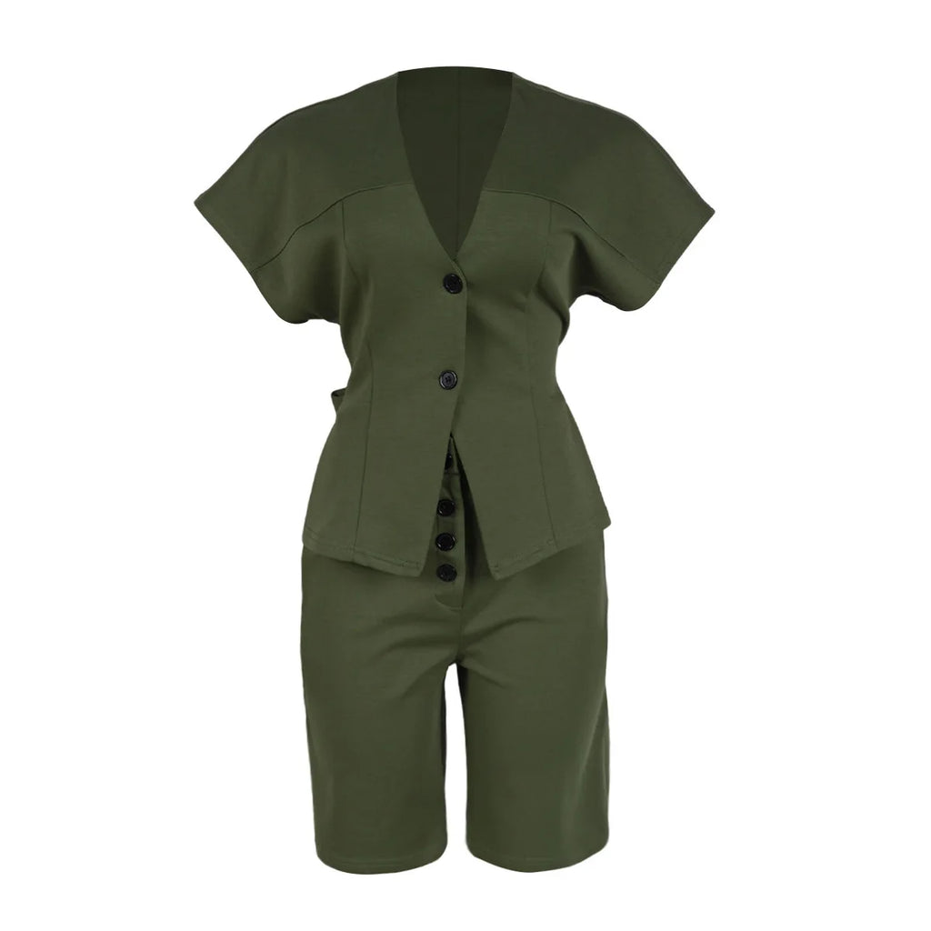 Conjunto de pantalón de 2 piezas para mujer

Conjunto a juego liso con chaqueta abotonada de manga corta, cuello en V, cintura alta y pantalón amplio hasta la rodilla. Corte holgado. Colección otoño 2026.