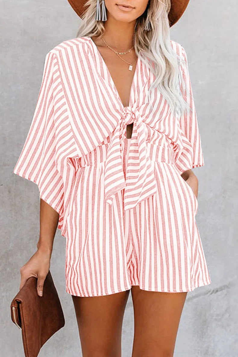🤍 Mono de Mujer a Rayas con Escote en V

Mono holgado de verano con detalle de cordones