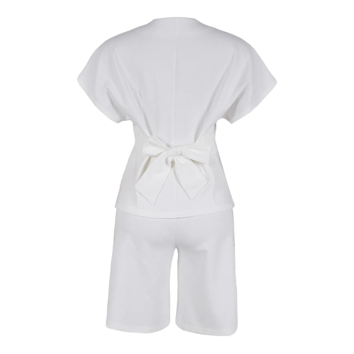 Conjunto de pantalón de 2 piezas para mujer

Conjunto a juego liso con chaqueta abotonada de manga corta, cuello en V, cintura alta y pantalón amplio hasta la rodilla. Corte holgado. Colección otoño 2026.
