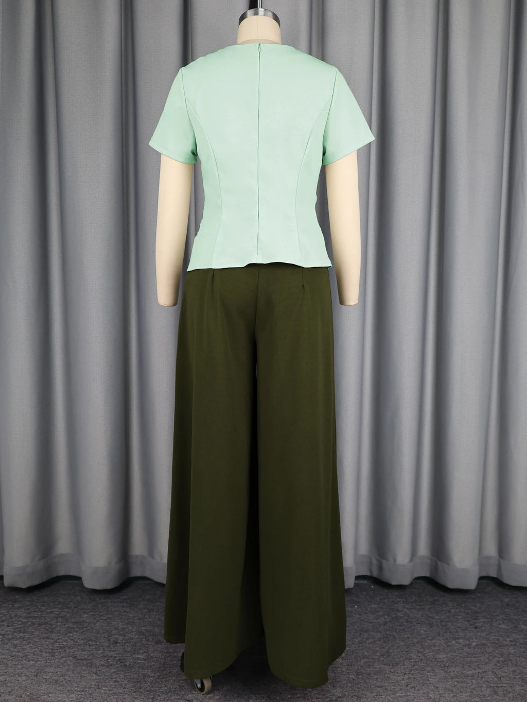 Conjunto casual de 2 piezas para mujer: top elegante de manga corta con cuello en V y pantalón de pierna ancha de cintura alta. Un conjunto sencillo, elegante y moderno para el día a día.