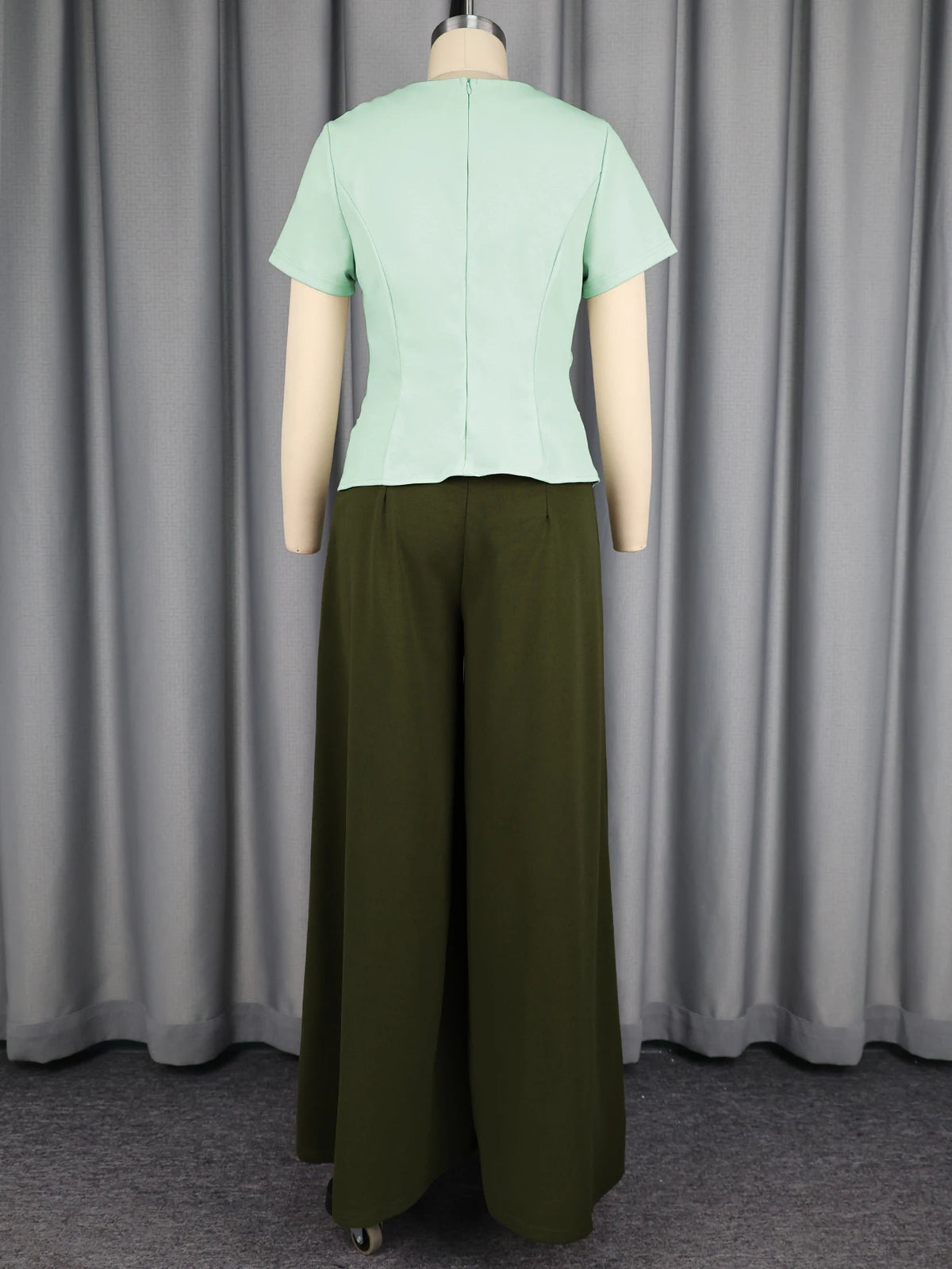 Conjunto casual de 2 piezas para mujer: top elegante de manga corta con cuello en V y pantalón de pierna ancha de cintura alta. Un conjunto sencillo, elegante y moderno para el día a día.