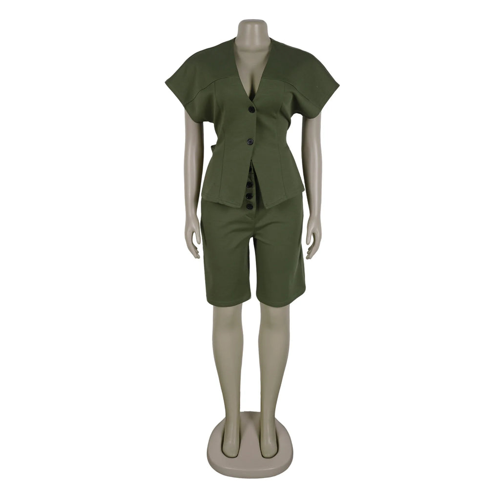 Conjunto de pantalón de 2 piezas para mujer

Conjunto a juego liso con chaqueta abotonada de manga corta, cuello en V, cintura alta y pantalón amplio hasta la rodilla. Corte holgado. Colección otoño 2026.