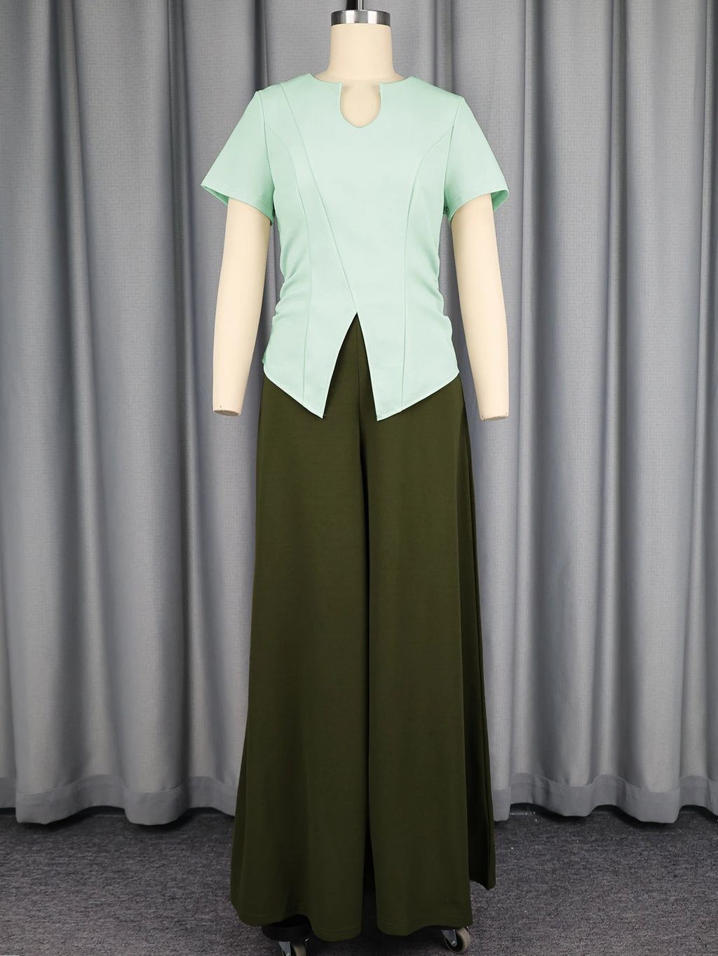 Conjunto casual de 2 piezas para mujer: top elegante de manga corta con cuello en V y pantalón de pierna ancha de cintura alta. Un conjunto sencillo, elegante y moderno para el día a día.