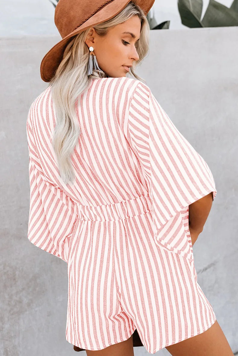 🤍 Mono de Mujer a Rayas con Escote en V

Mono holgado de verano con detalle de cordones