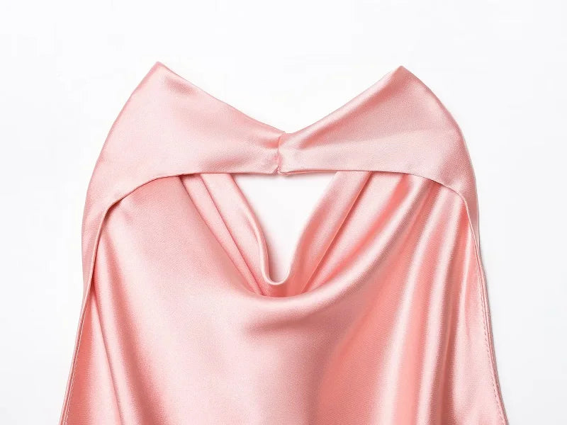 Top Halter de Satén para Mujer – Espalda Descubierta | Colección Verano
Top femenino de estilo elegante y veraniego, con acabado satinado, espalda descubierta y diseño de hombros descubiertos. Ideal para looks de verano,