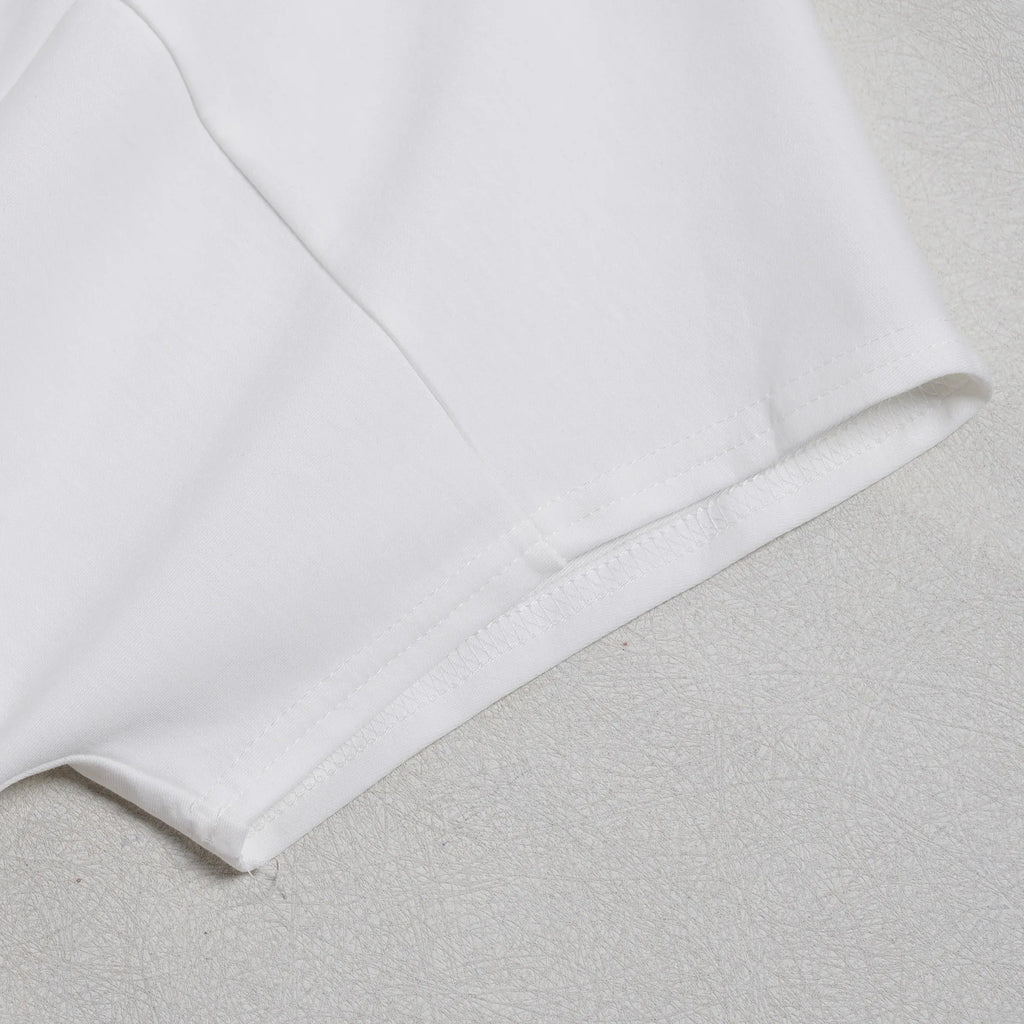 Conjunto de pantalón de 2 piezas para mujer

Conjunto a juego liso con chaqueta abotonada de manga corta, cuello en V, cintura alta y pantalón amplio hasta la rodilla. Corte holgado. Colección otoño 2026.