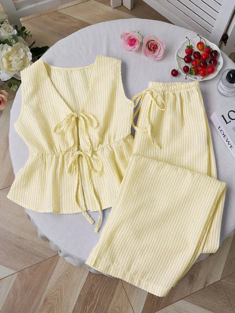 Conjunto de 2 piezas de rayas – Blusa de cuello V y pantalón de pierna ancha

Estilo: Casual / elegante
Temporada: Primavera-Verano
Tipo: Conjunto de pantalón
Detalles: Rayas · cuello V · cordones · sin mangas · cintu