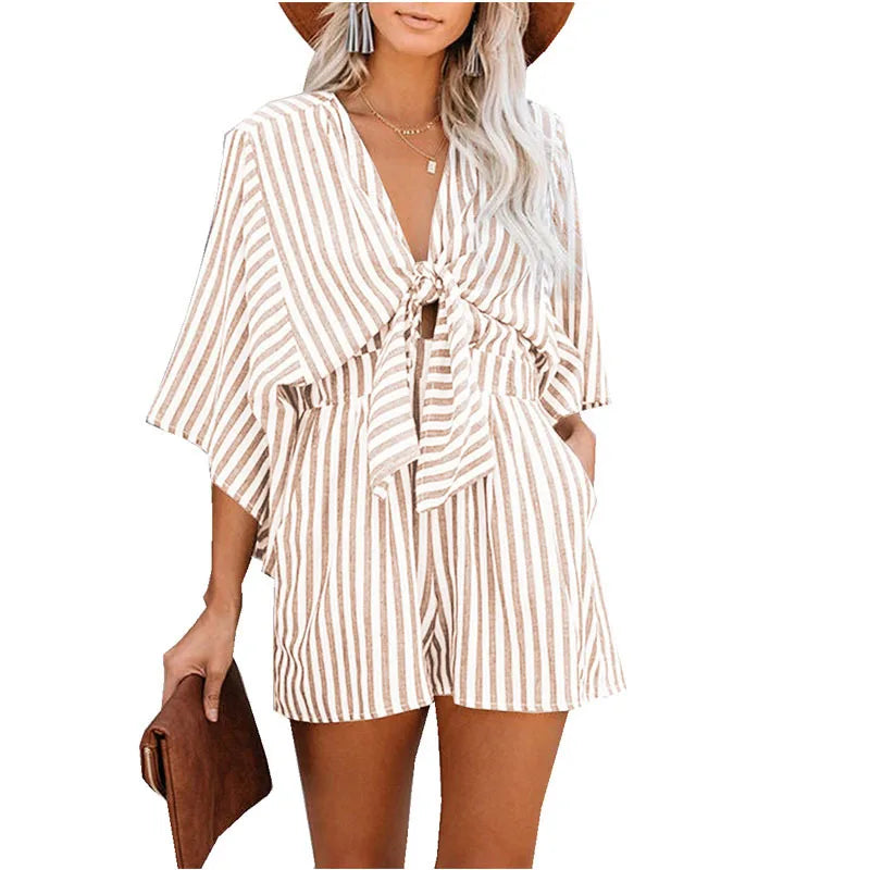 🤍 Mono de Mujer a Rayas con Escote en V

Mono holgado de verano con detalle de cordones