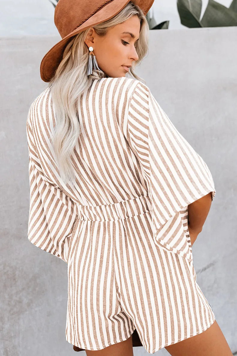🤍 Mono de Mujer a Rayas con Escote en V

Mono holgado de verano con detalle de cordones